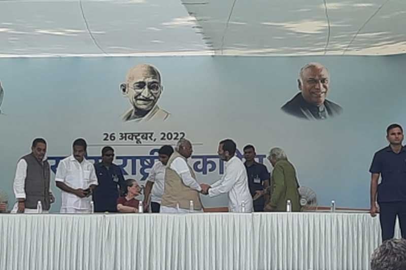 MALLIKARJUN KHARGE TAKEN OVER Kharge takes over as first non-Gandhi Cong prez after 24 yrs