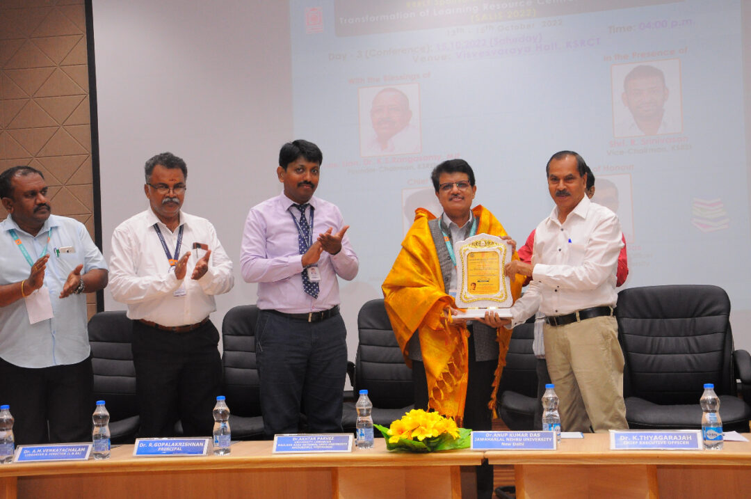 MANUU 4 National Best Librarian Award to Dr. Akhtar Parvez, MANUU Librarian