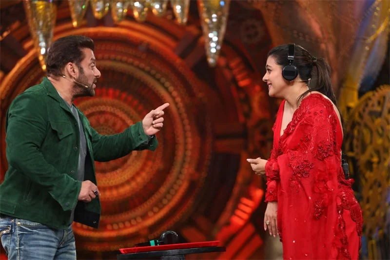 BB 16 KAJOL 1 1 jpg 'BB 16': Kajol, Revathy join Salman Khan 'Weekend Ka Vaar' (with pics)