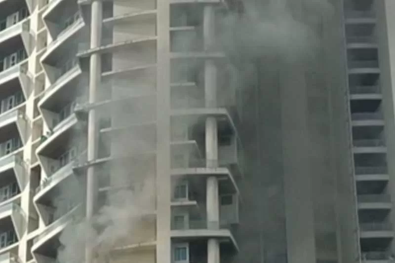 SKYSCRAPPERS FIRE 1 jpg Mumbai: Fire engulfs Parel skyscraper, many feared trapped