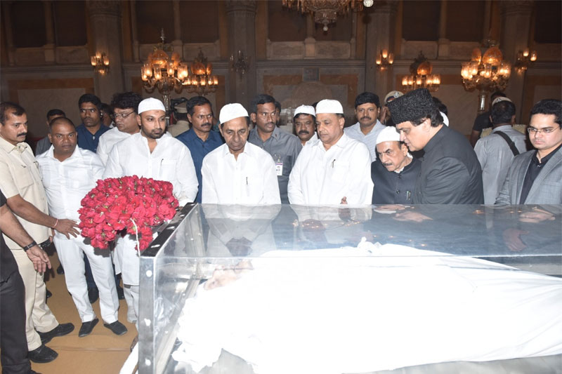 NIZAM KCR 2 CM KCR pays tributes to Nizam VIII of Hyderabad