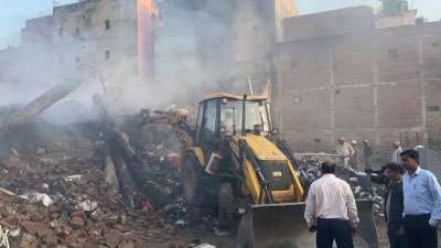 BUILDING COLLAPS 2 Building collapses in Delhi's Badarpur after fire breaks out