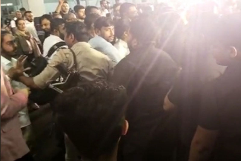 Noida Clash 3 1 Greater Noida: Clash erupts between organisers and entrepreneurs at Expo Mart