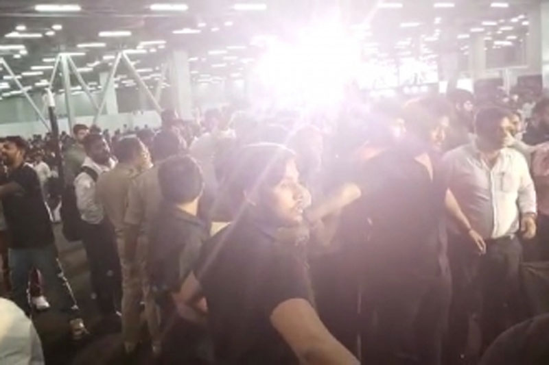 Noida Clash1 Greater Noida: Clash erupts between organisers and entrepreneurs at Expo Mart