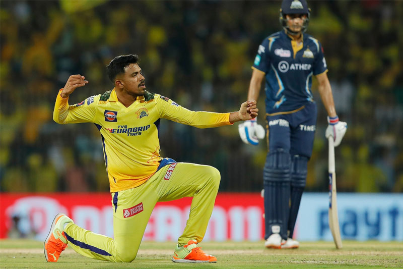 Theekshana takes wicket of Hardik Pandya 