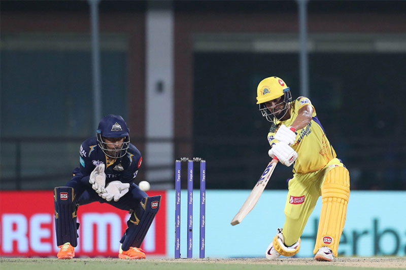 Chennai Lose wickets in middle overs (PHOTO UNI)
