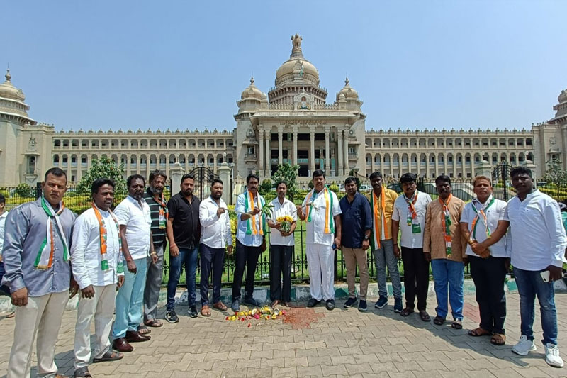 VIDHAN SOUDHA2 Congress workers purify Karnataka Vidhana Soudha with cow urine