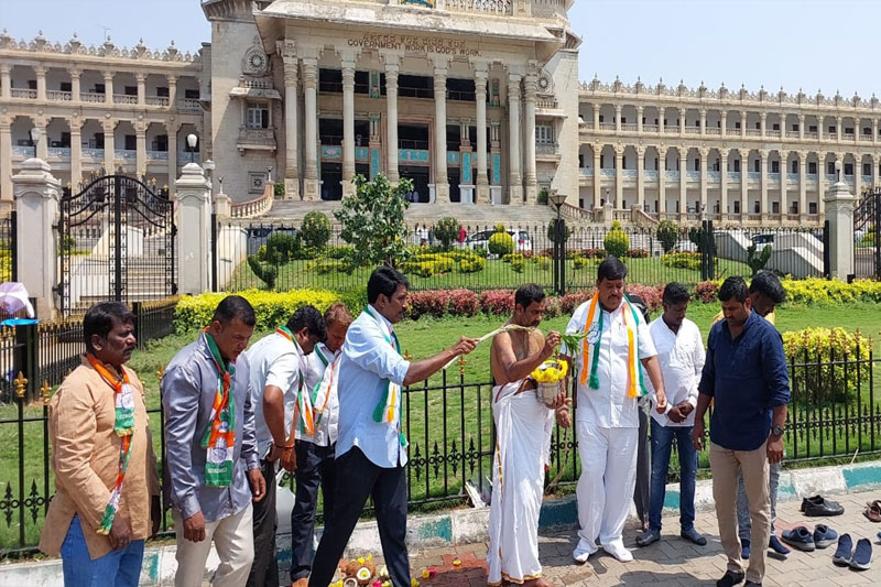 VIDHAN SOUDHA4 Congress workers purify Karnataka Vidhana Soudha with cow urine