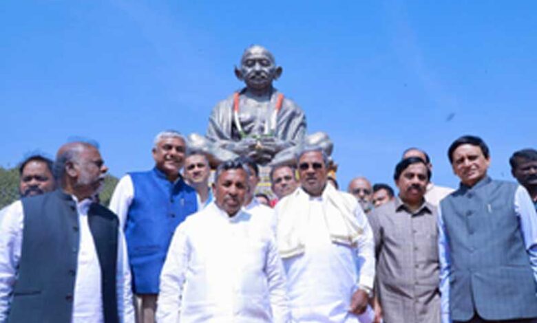 Siddaramaiah Asserts Gandhi's Message of Peace, Accuses Godse's Followers of Disturbing Harmony