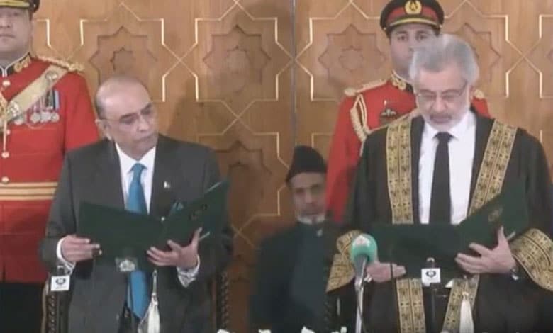 Zardari takes oath as 14th president of Pakistan