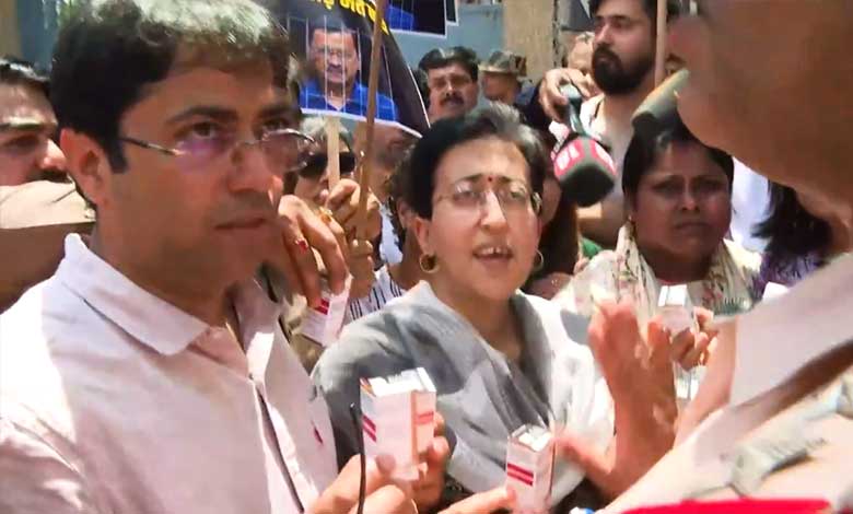 Atishi, AAP workers carrying insulin gather outside Tihar Jail