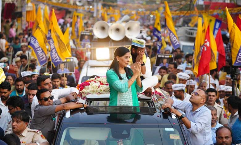 Arvind Kejriwal's wife Sunita holds maiden poll roadshow in Delhi, says nobody can break Delhi CM