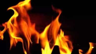 Man sets pregnant wife on fire