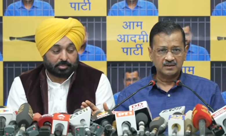 AAP chief Arvind Kejriwal announces 'Kejriwal ki Guarantee': Video