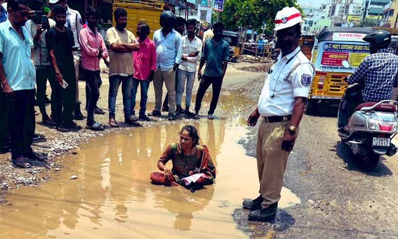 Woman holds unique protest against bad roads in Hyderabad