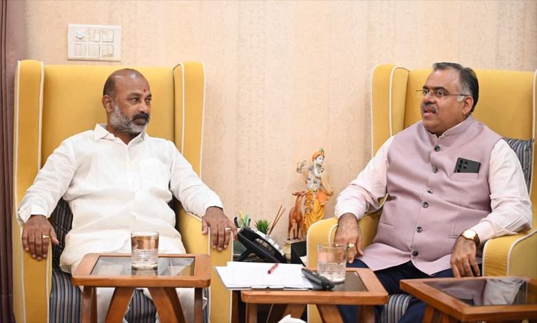 Tarun Chugh, Bandi Sanjay discuss how to further strengthen BJP in Telangana