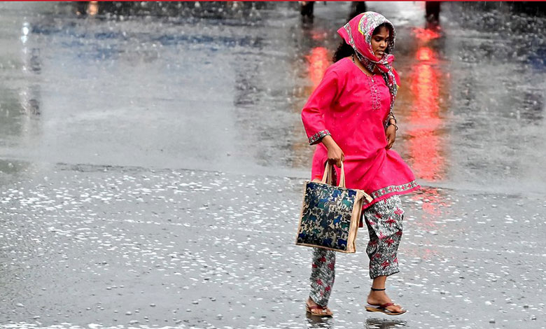 Heavy Rains Lash Hyderabad, IMD Issues Warning Till 9 PM