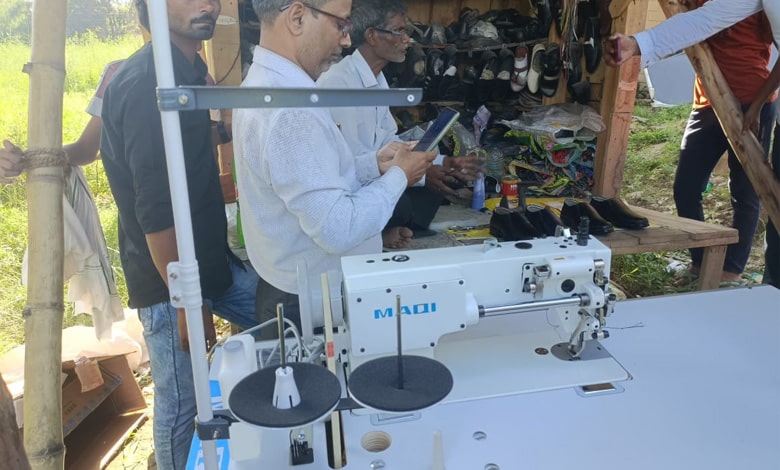 RAHULG GANDHI STITCHING MAC Rahul Gandhi sends shoe stitching machine to Sultanpur cobbler