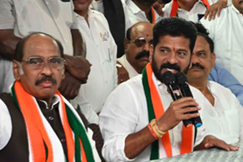 Cong panel to assess party's poor performance in T'gana in LS polls arrives in Hyderabad