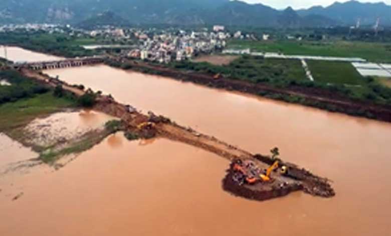 Andhra floods affect 10 lakh people, damaged crops over 5 lakh acres