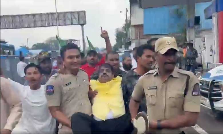 Protest Against Hyderabad Road Development Authority (HyDRA) at Bahadurpura MRO Office