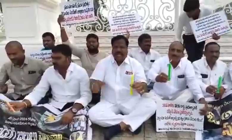 Telangana Sarpanch JAC Protests at Secretariat Over Pending Bills, Police Arrest Several Sarpanches