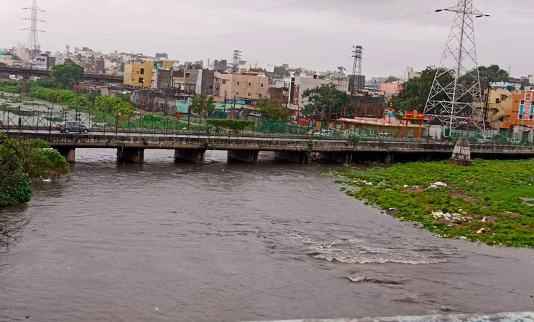 Musi River Levels Surge at Chaderghat: GHMC Urges Residents to Stay Indoors