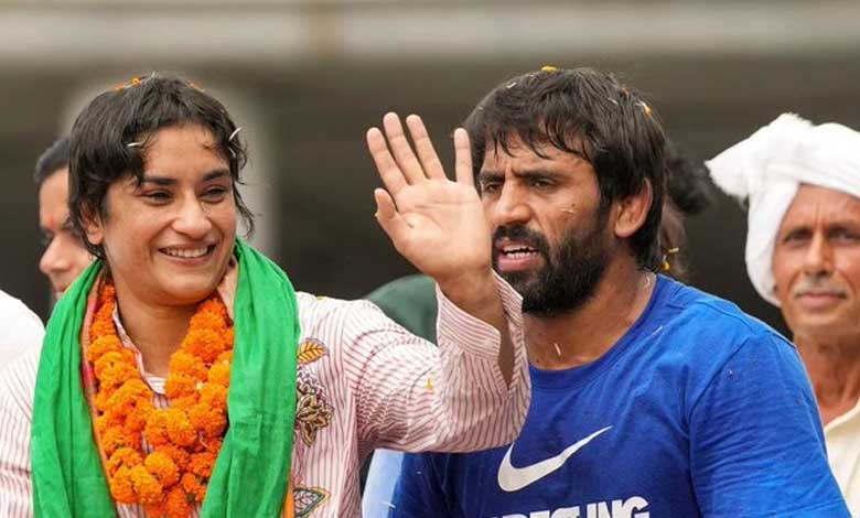 Railways accepts Vinesh Phogat, Bajrang Punia's resignation with immediate effect