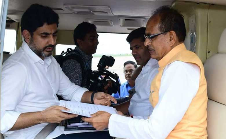 Union Minister Chouhan undertakes aerial survey of flood-hit Khammam, meets farmersUnion Minister Chouhan undertakes aerial survey of flood-hit Khammam, meets farmers