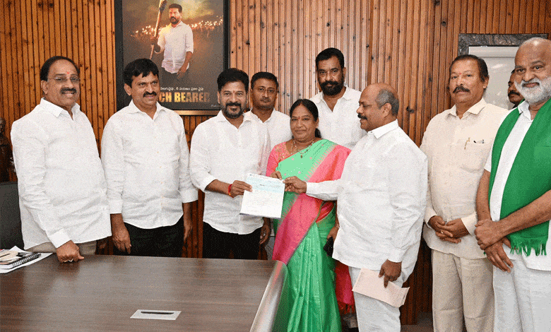 CMR Textiles & Jewellers Donates ₹25 Lakh to CM Relief Fund for Flood Victims