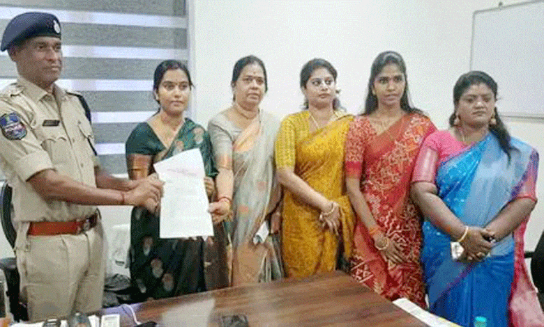 BRS Women Corporators File Complaint Against Minister Konda Surekha