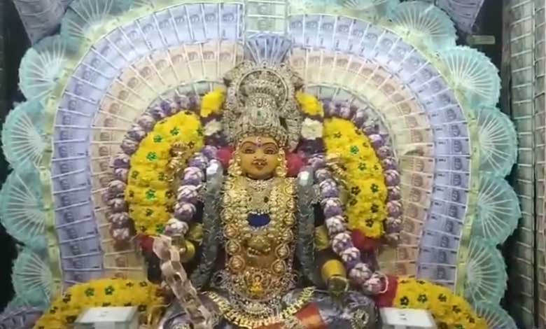 Vasavi Kanyakaparameshwari Adorned with ₹6.66 Crore During Sharannavaratri Celebrations in Mahabubnagar