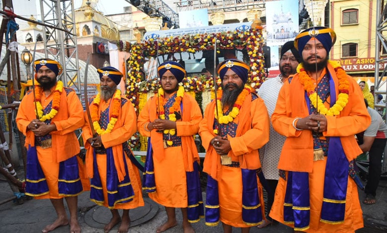 Sikhs Celebrate 555th Prakash Utsav of Guru Nanak Dev Ji with Colorful Nagar Keertan in Hyderabad