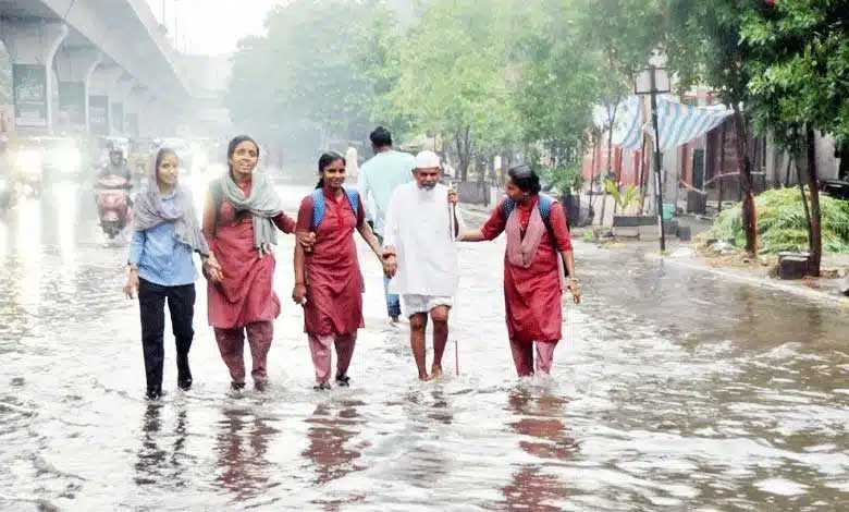 Heavy Rains Hit Hyderabad; Waterlogging Reported in Gachibowli and Madhapur