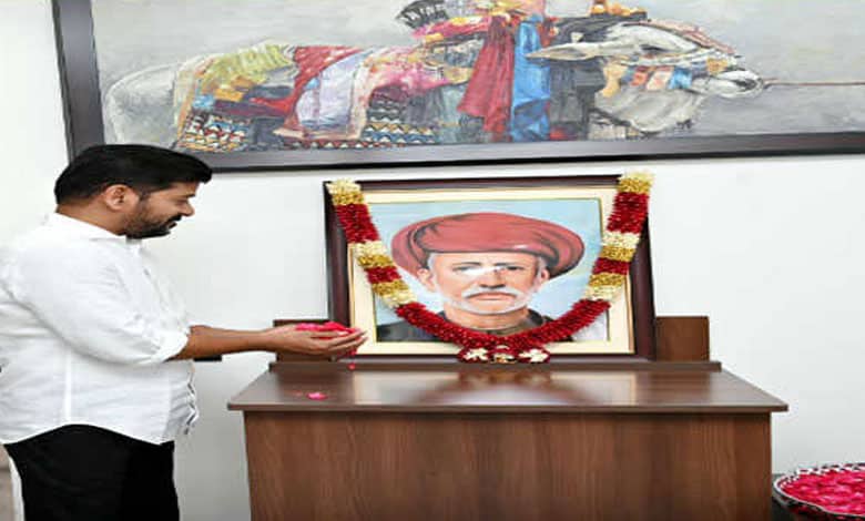 Telangana CM pays tribute to Mahatma Jyothirao Phule on his death anniversary