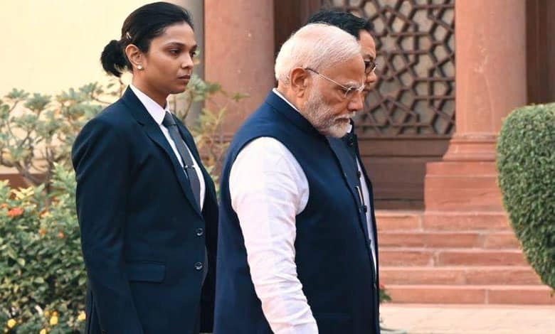 Viral Photo of Female Commando in PM Modi's Security Goes Viral on Social Media