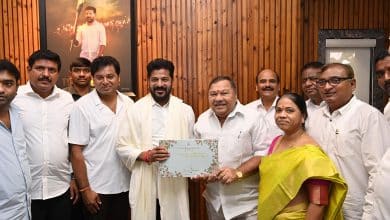 BC Leader Kasani Gnaneshwar Mudiraj and Family Meet Telangana CM Revanth Anumula in Jubilee Hills