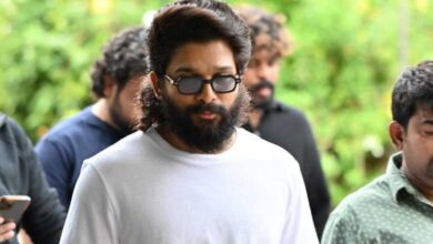 Allu Arjun Arrives at Police Station for Questioning in Connection with Pushpa 2 Stampede Tragedy