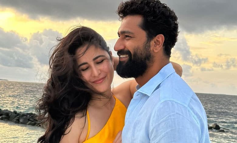 KV Katrina Kaif-Vicky Kaushal pauses to spend quality time by sea