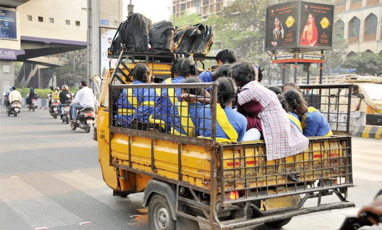 SCHOOL SUTDENTS AUTO 1 Hyderabad Students at Risk: Unsafe Comutes in Overloaded Auto-Rickshaws