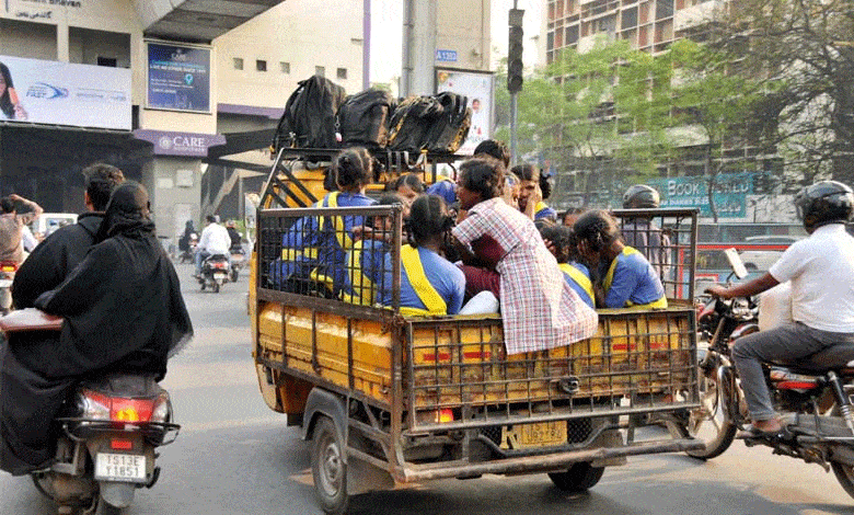 SCHOOL SUTDENTS AUTO 2 Hyderabad Students at Risk: Unsafe Comutes in Overloaded Auto-Rickshaws