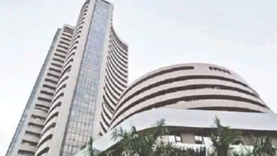 Sensex ends flat, midcap and smallcap stocks outshine