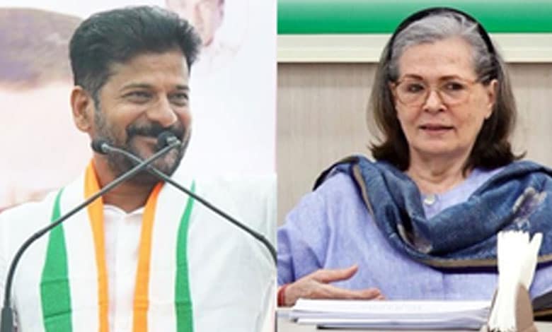 Telangana CM Revanth Reddy greets Sonia Gandhi on birthday