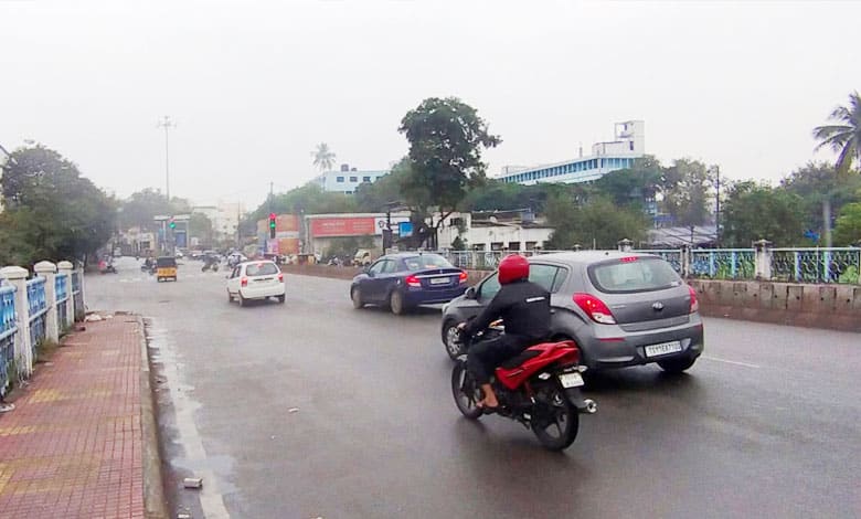 Telangana Shivers Under Intense Cold Wave, Mercury Drops to 7.1°C in Hyderabad