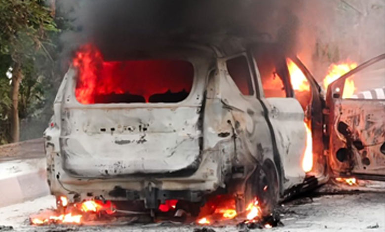 1 26 Hyderabad: Tragic Death as CNG Car Bursts into Flames