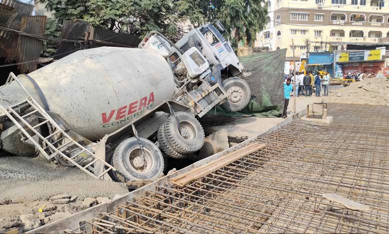 1 40 Goshamahal Crusher Lorry Accident: Residents Fed Up with Nala Neglect