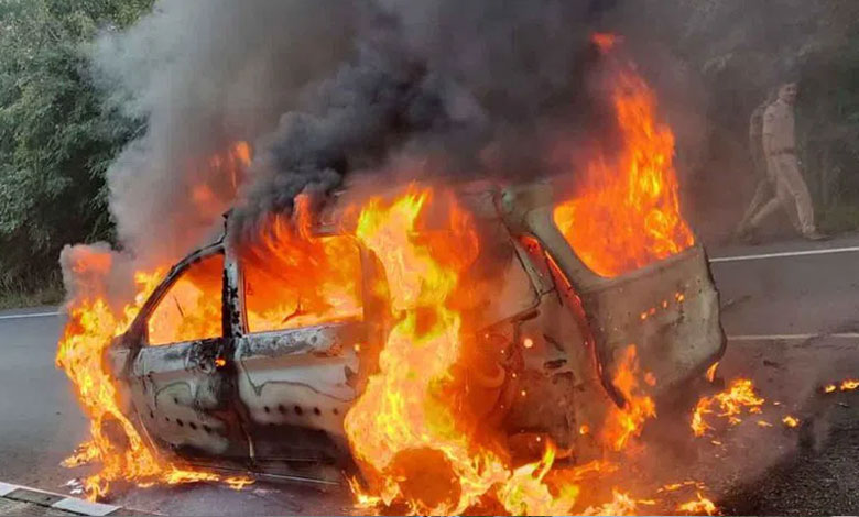 2 21 Hyderabad: Tragic Death as CNG Car Bursts into Flames