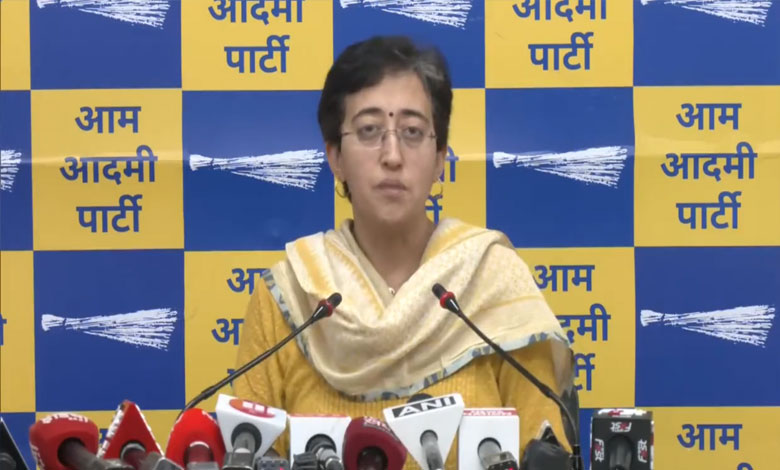 2 26 Sandeep Dikshit Files Defamation Case Against AAP's Atishi and Sanjay Singh Over 'Funding' Allegations