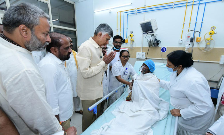 2 28 Tirupati Stampede: Andhra Pradesh CM Visits Injured Devotees in Hospital