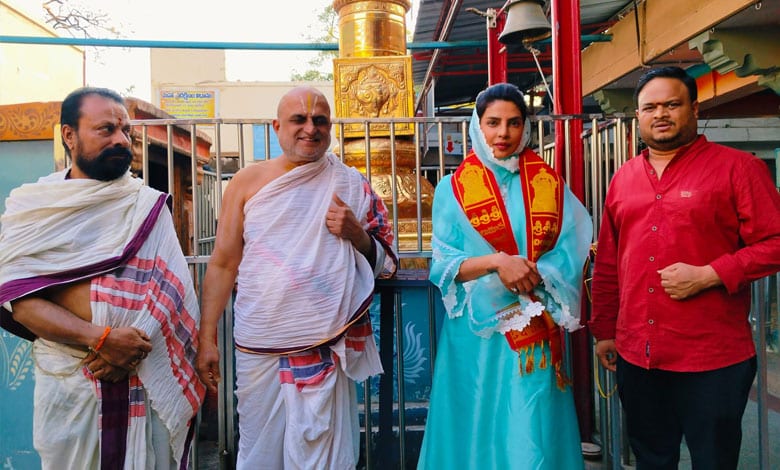 4 25 Hyderabad: Priyanka Chopra Visits Chilkur Balaji Temple